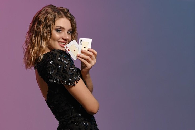 Meja Teen Patti sga77 dengan pemain dari berbagai latar belakang bermain bersama